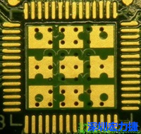 這也是不好的通孔設(shè)計，但部份通孔已經(jīng)用綠漆(mask)蓋上，但仍有部份通孔未塞孔。 