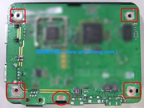 手動去綠漆。使用傳統(tǒng)的刀片去除綠漆后的效果。