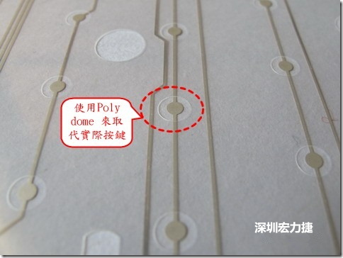 仔細(xì)看下面的第一張圖片，在圓形的節(jié)點(diǎn)旁邊有個(gè)圓形的開(kāi)口，這個(gè)開(kāi)口墊高了鍵盤(pán)按鍵的接觸點(diǎn)線路。