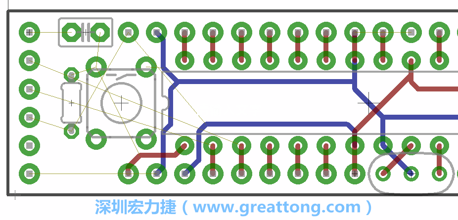 到目前為止，你應該只剩下四個部分還未進行布線，10K重置上拉電阻器、重置電容和1×6的序列排針。