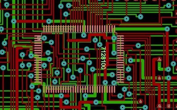 圖1：兩種PCB模型的部分電路。頂圖：傳統(tǒng)設(shè)計版本。