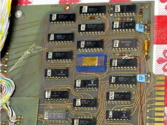 1972年開發(fā)的一塊基于Intel 8008的計算機中的印刷電路板。(資源來源：DigiBarn計算機博物館)