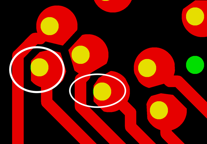PCB生產(chǎn)會產(chǎn)生同一方向性的小小量偏移，焊盤被削的方向無規(guī)則，最惡劣的情況還會出現(xiàn)個別孔破焊環(huán)